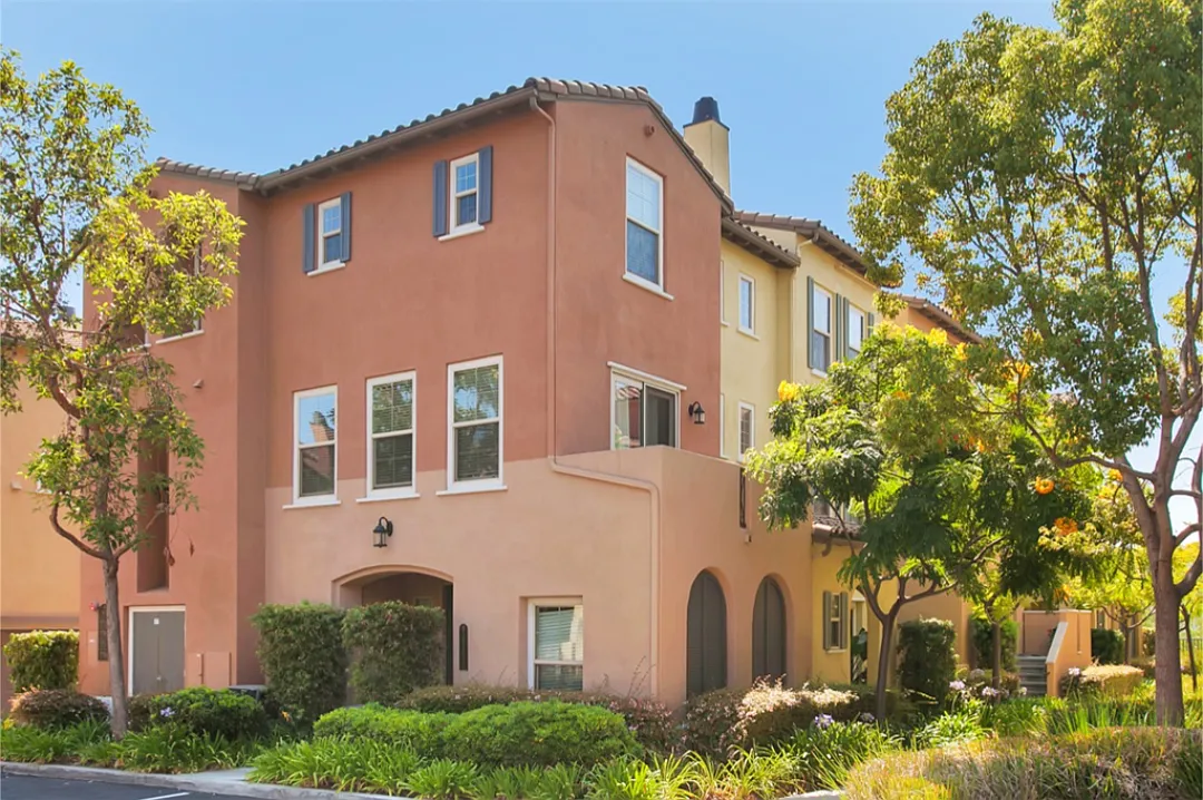 2 bed, 2.5 bath, 1453 sqft, $4,295 — Photo 2