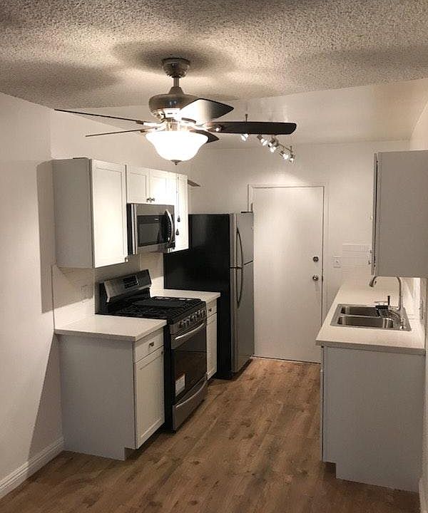 1st image of 221 Thorne St APT 3