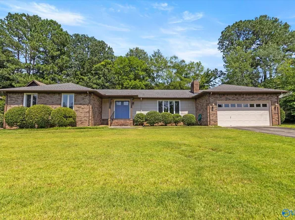 10227 Plantation Dr SE, Huntsville, AL 35803