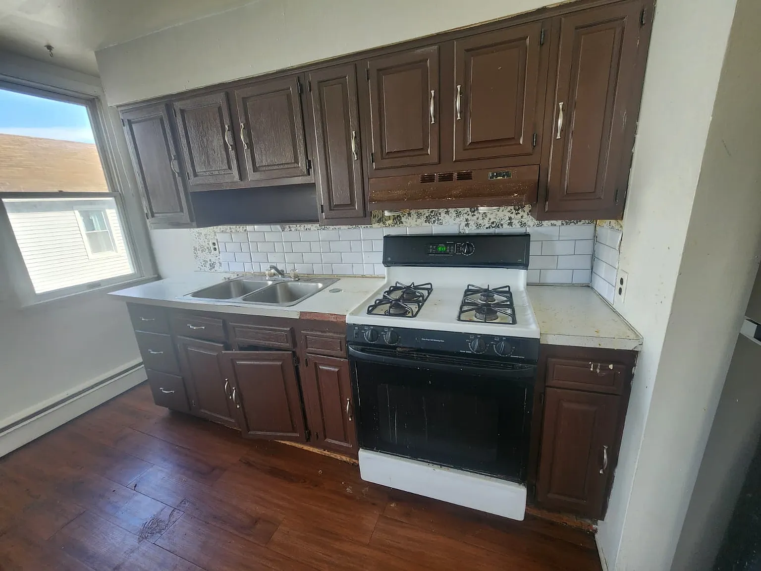 3 bed, $1,295 — Photo 2
