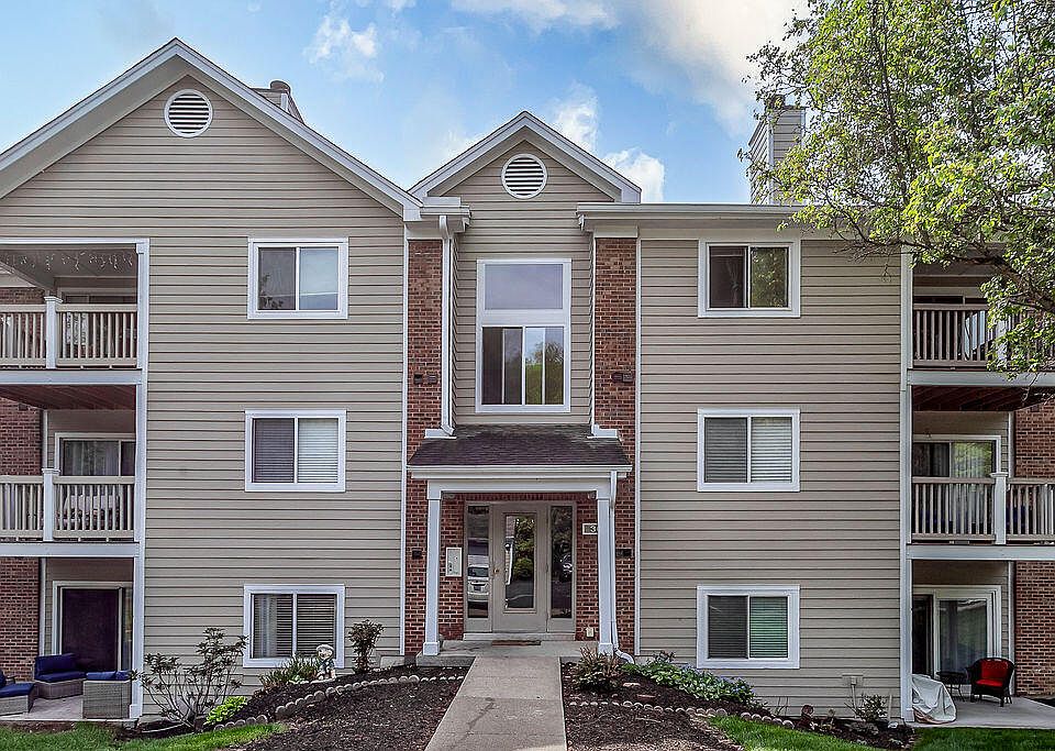 1st image of 30 Creekwood Dr Unit 1