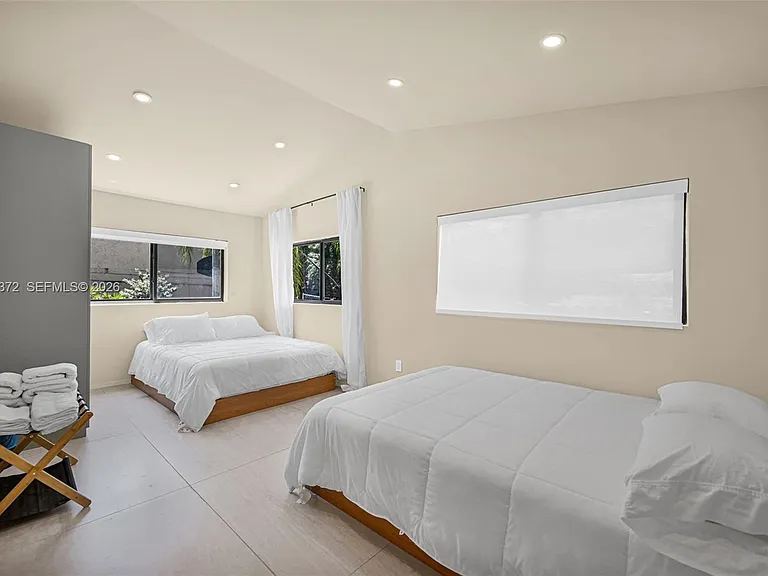 4721 NW 6th Ave — Photo 13