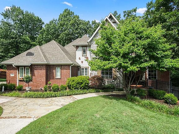 4th image of 3205 NW Marseille Ct