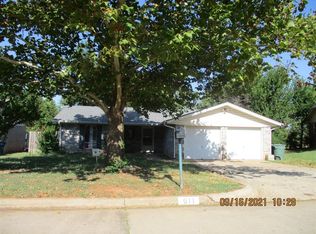 611 Scott Dr, Edmond, OK 73013