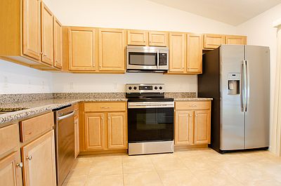 4th image of 31 Eton Ln #B