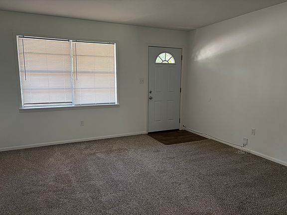 4th image of 102 Connie Dr