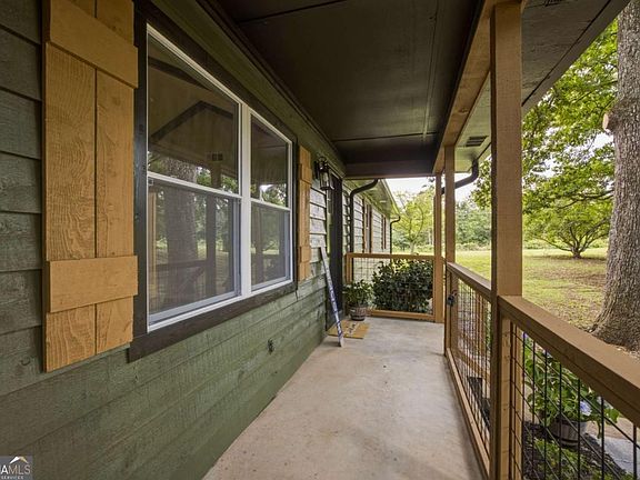 3rd image of 1120 Kinnett Rd