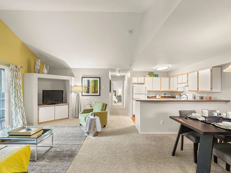 Eight Towncenter apartments community photo