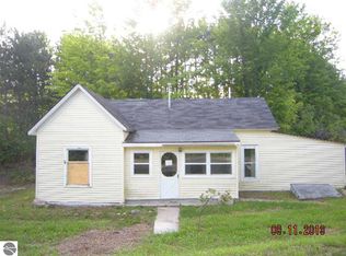 450 Bendon Rd, Interlochen, MI 49643