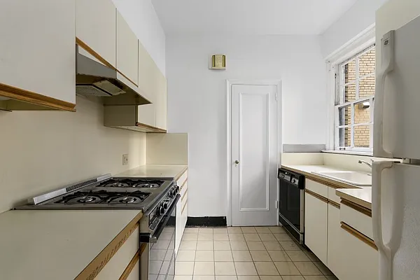 Sold by Janet Aimone Robilotti & Associates | media 15