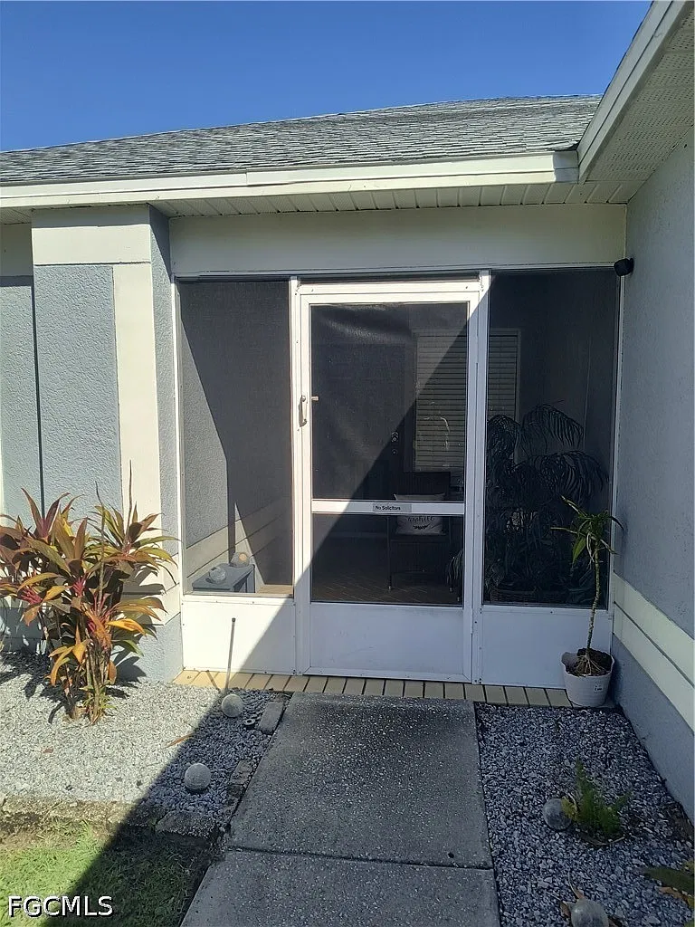 3 bed, 1.0 bath, 1300 sqft, $1,795 — Photo 2