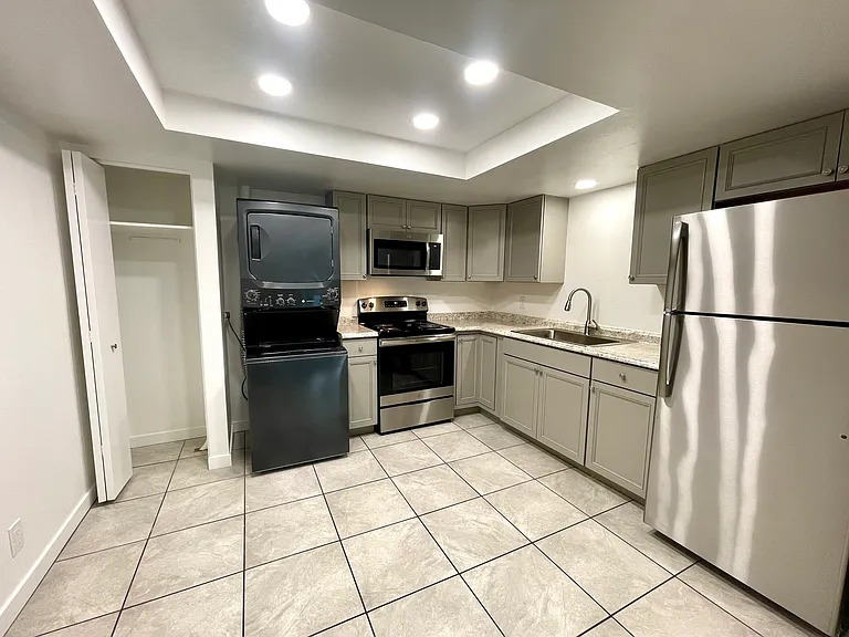 1058 W Flint St #B — Photo 7