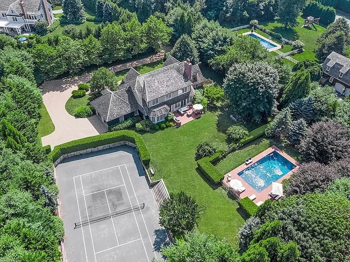 Welcome to 7 Cameron Way - A Private Southampton Estate — Photo 2