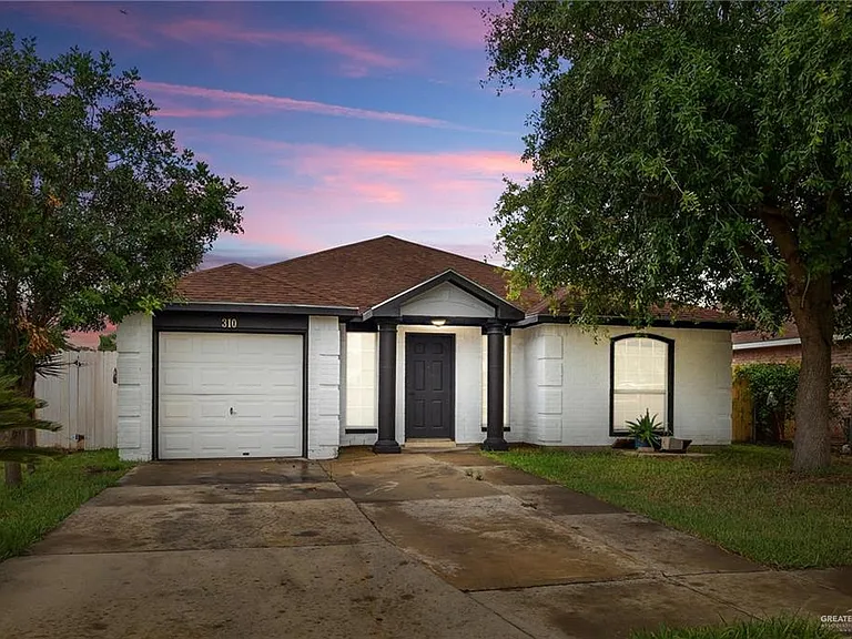 310 Universal Ave — Photo 1
