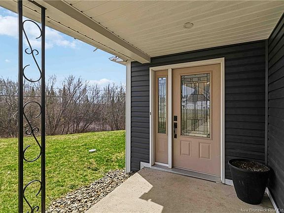 4th image of 121 Cloverdale Rd