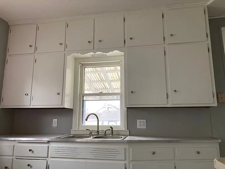 727 Washington Memorial Dr — Photo 9