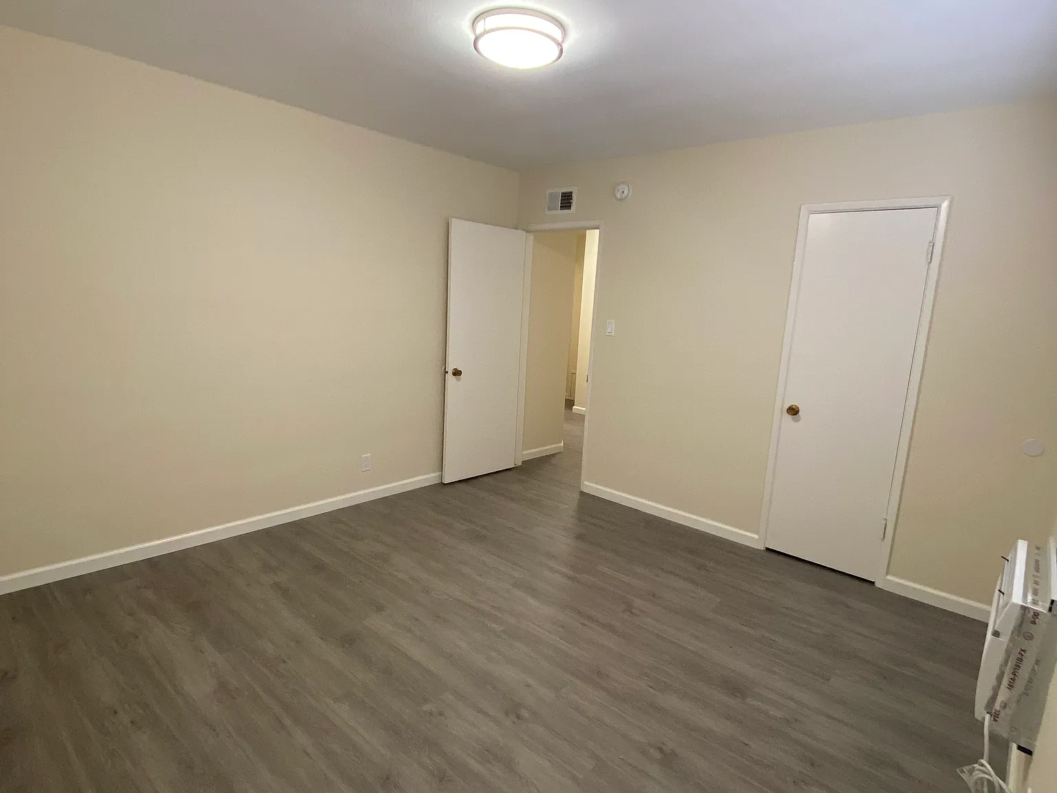2 bed, 900 sqft, $3,500 — Photo 1