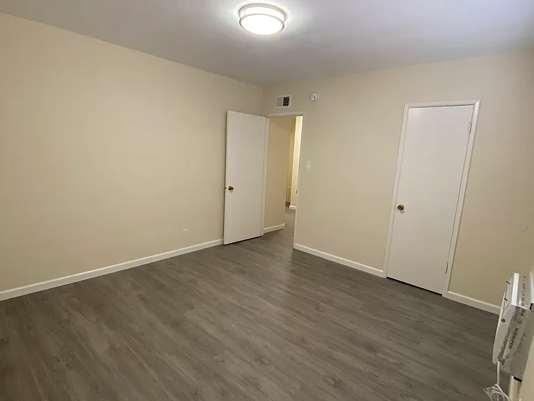 13418 Moorpark St #4 — Photo 1