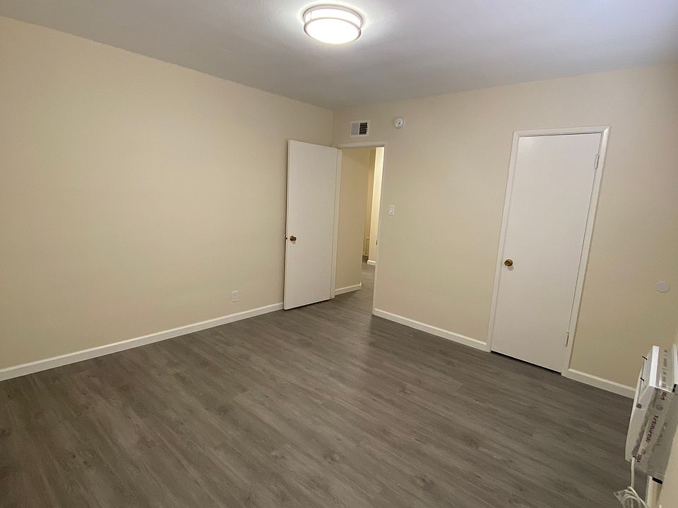 1st image of 13418 Moorpark St APT 4