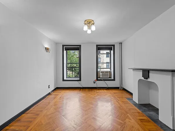 214 E 84th St APT 3A, New York, NY 10028