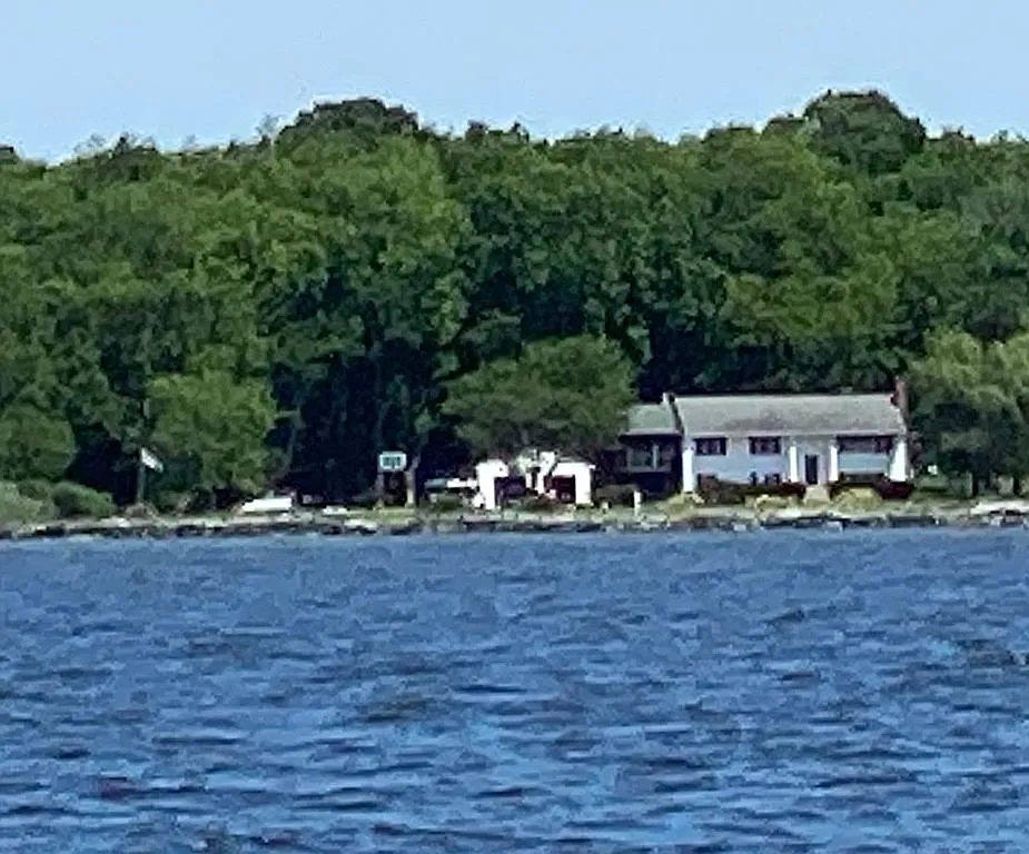 205 Bay Dr photo 1