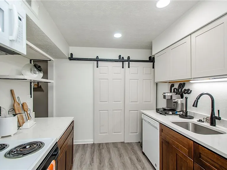 5157 Roswell Rd #2 — Photo 15