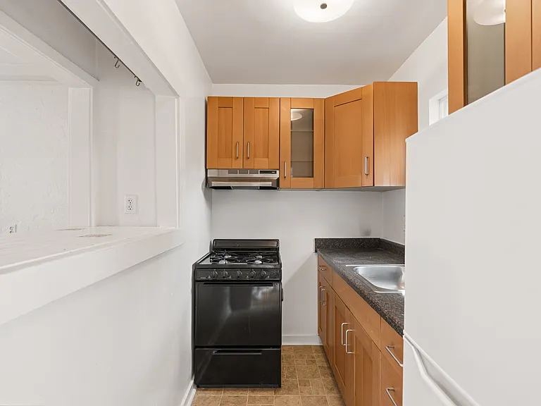 215-223 Lolita St - 223 — Photo 5
