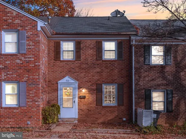 712 Olde Greenwich Cir, Fredericksburg, VA 22408