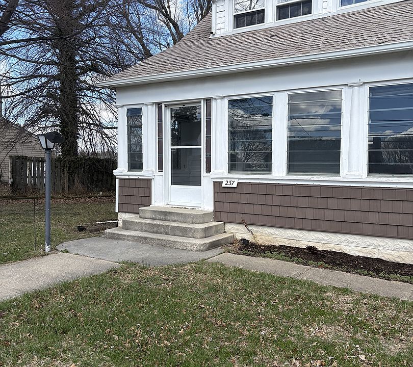 1st image of 237 W Main St