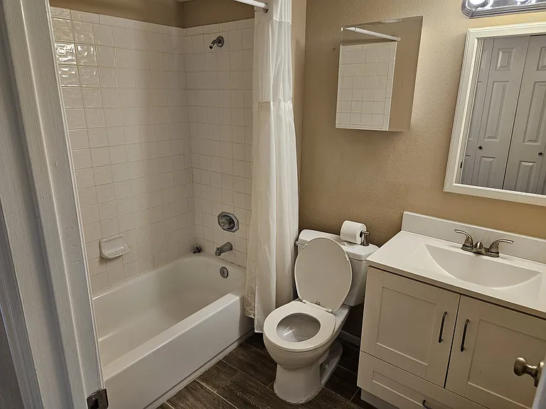 1055 W 5th St #2 — Photo 9