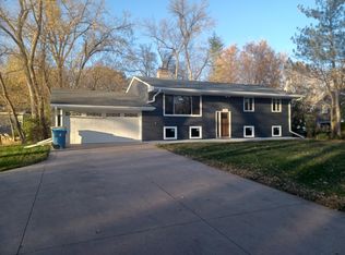 17424 Ridgeview Dr, Minnetonka, MN 55345
