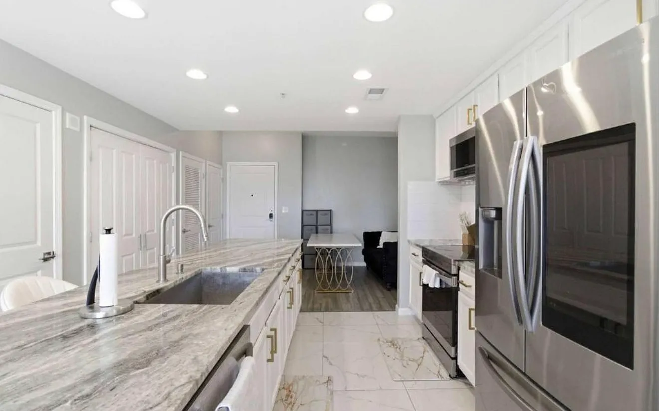 1 bed, 895 sqft, $2,299 — Photo 4
