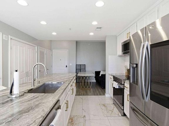 4th image of 3040 Peachtree Rd NW Unit 309