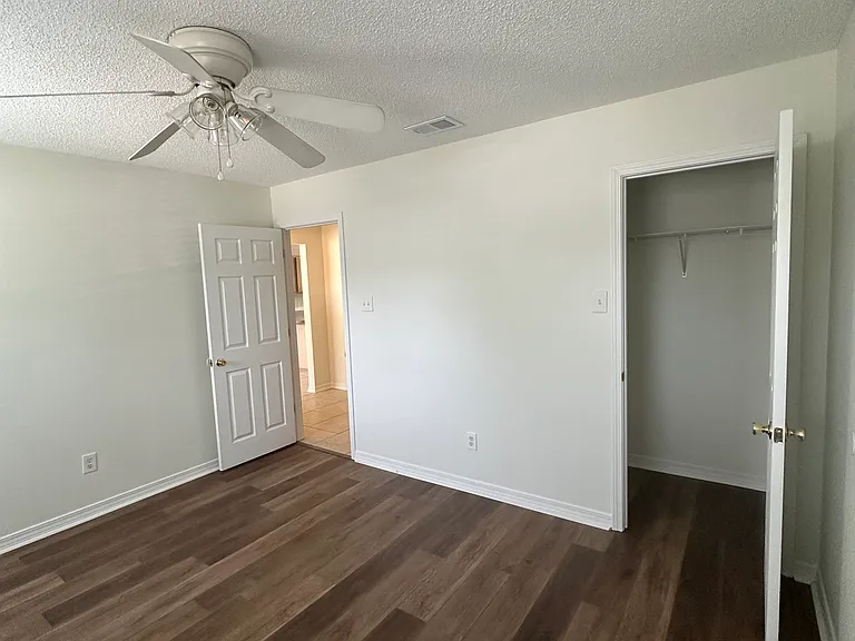 405 Belle Chase Ct S — Photo 7