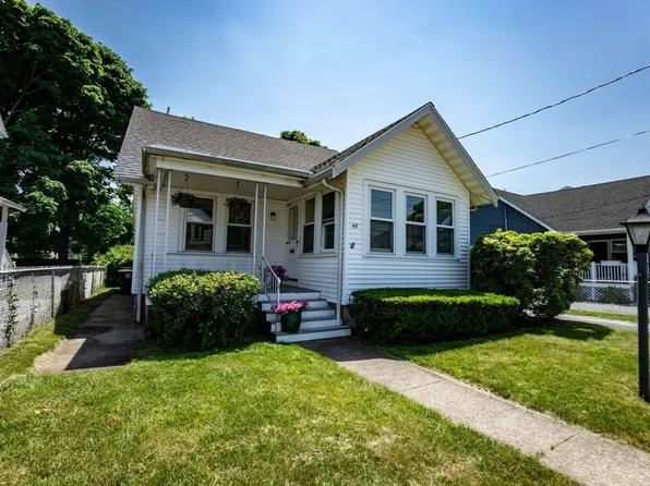 48 Standish St, Weymouth, MA 02191