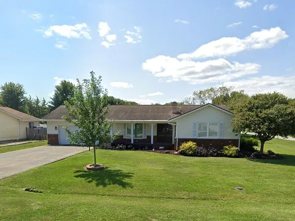 405 S Panther Dr, Lovington, IL 61937