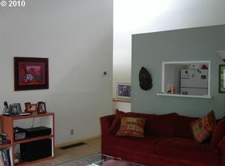 2190 Essex Ln, Eugene, OR 97403