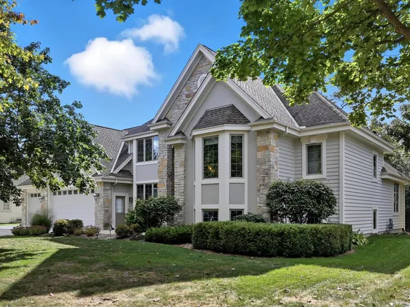 915 Schloemer DRIVE, West Bend, WI 53095