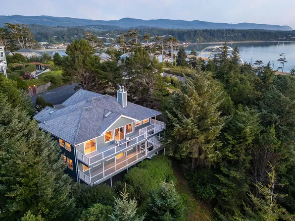 960 NW Highland Cir, Waldport, OR 97394