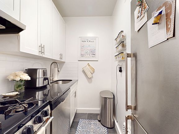 3rd image of 219 E 88th St APT 5B