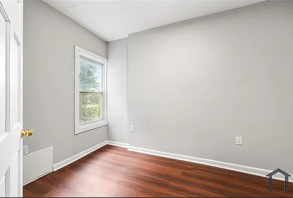 3 bed, $1,350 — Photo 3