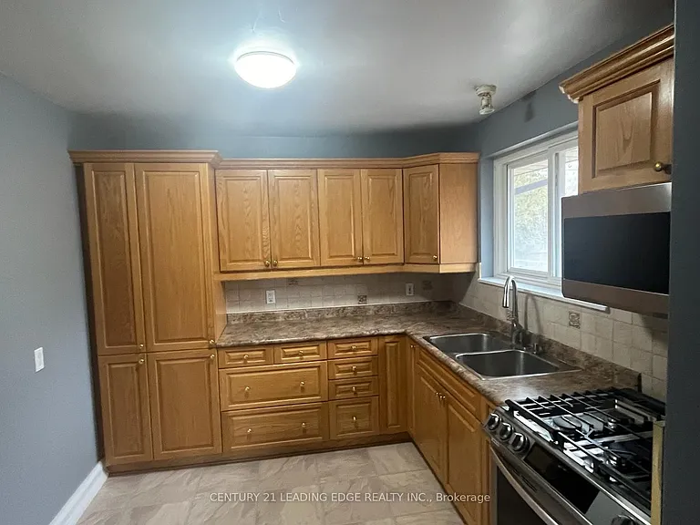912 Crocus Cres — Photo 6