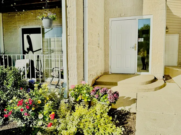 744 N Gary Ave #5212, Carol Stream, IL 60188