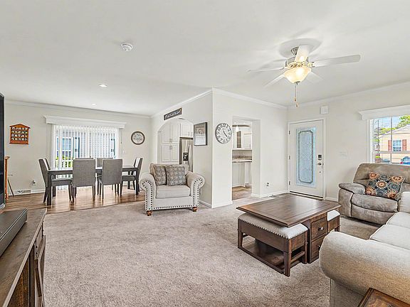 5th image of 49 Dogwood Ln