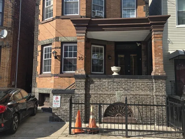 30 Irving Street image 1 of 11