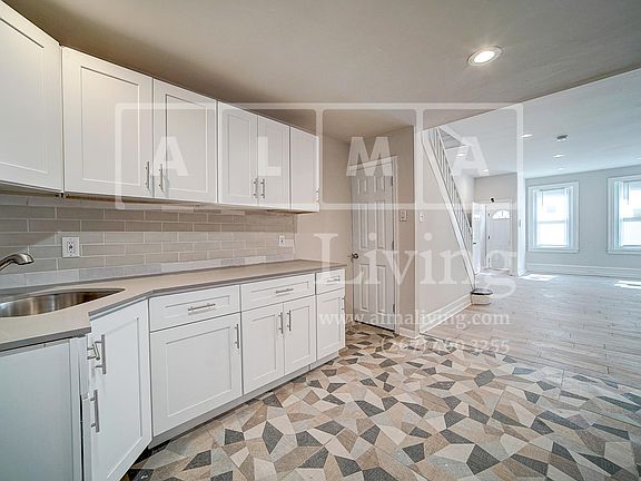 5th image of 2622 W Cumberland St #12