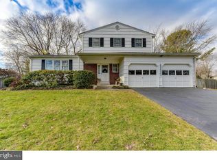 10 Tigers Ct, Hamilton, NJ 08619
