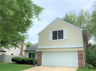 210 Autumn Ln, Vernon Hills, IL