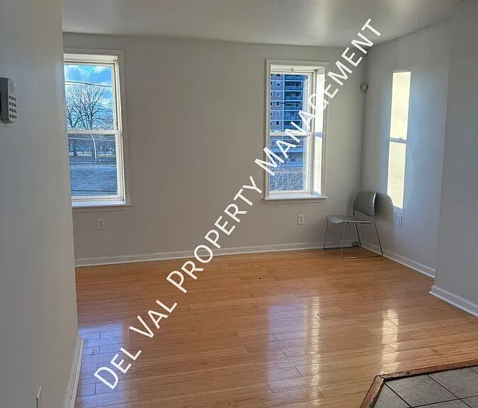 2427 N 10th St — Photo 20