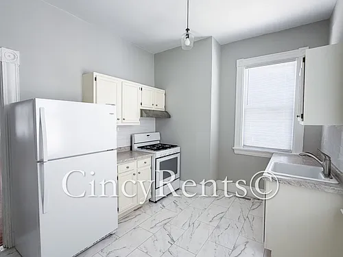 2225 Washington Avenue 1- 2bd 2ba with off street parking! Walk to Surrey Square! 1st floor- 1100... — Photo 4